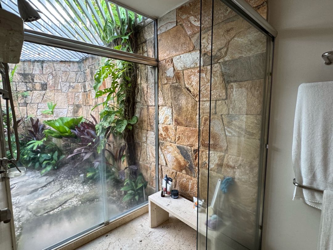 En Venta Lujosa Casa ubicada en Los Chorros. Sucre – Caracas