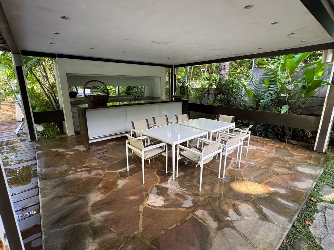 En Venta Lujosa Casa ubicada en Los Chorros. Sucre – Caracas