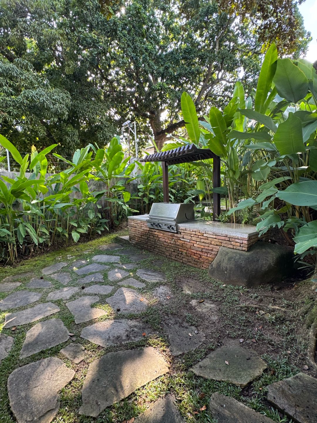 En Venta Lujosa Casa ubicada en Los Chorros. Sucre – Caracas