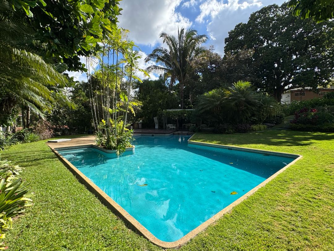 En Venta Lujosa Casa ubicada en Los Chorros. Sucre – Caracas