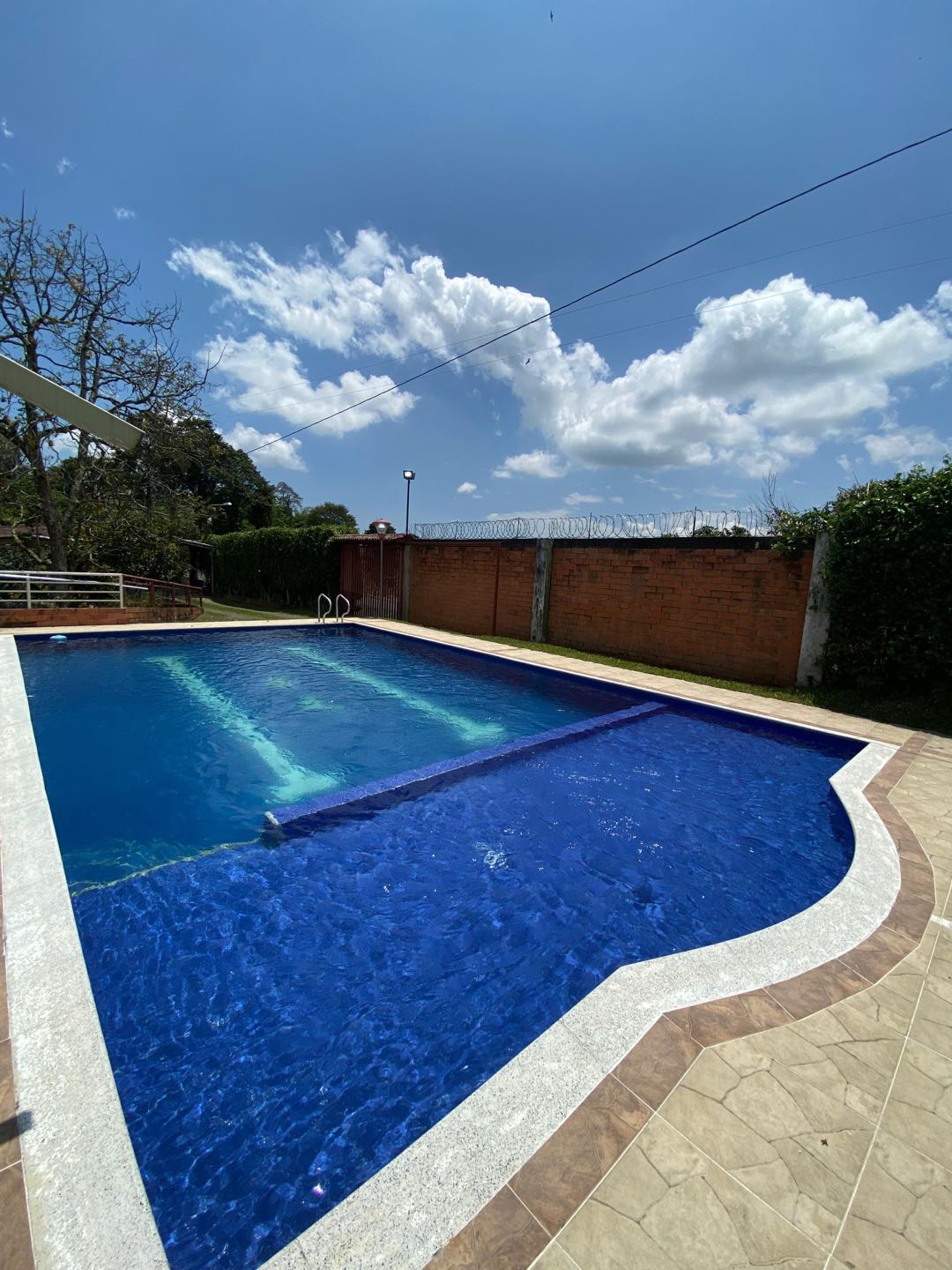 EN VENTA O PERMUTA CASA FINCA CAMPESTRE (PISCINA) Y POSIBILIDAD DE PRO