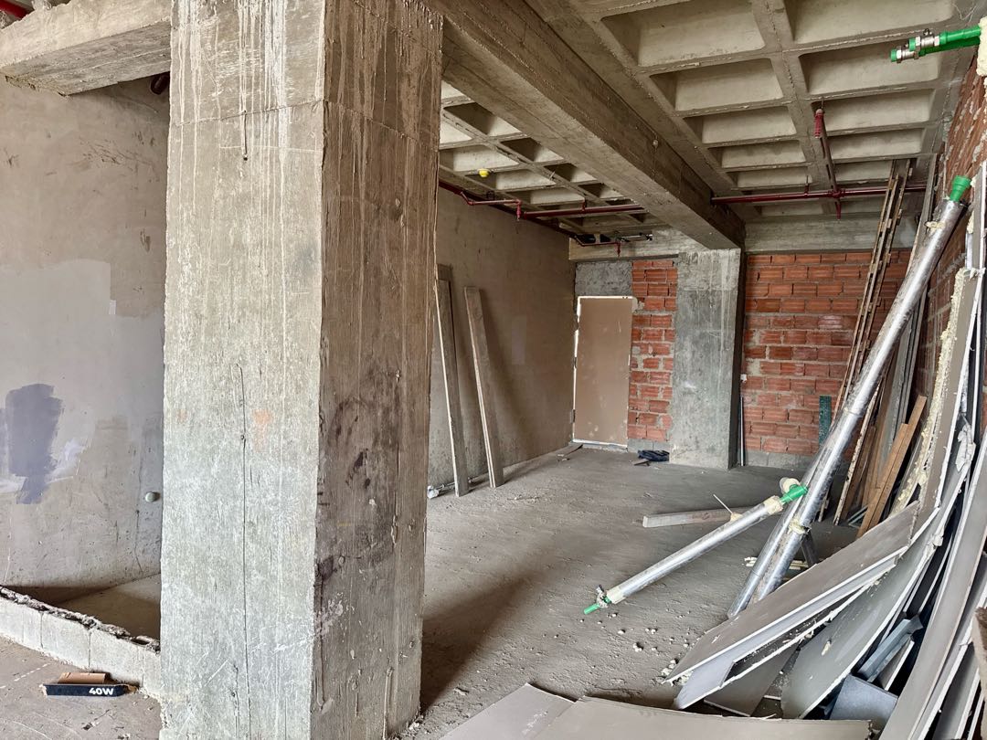 En Venta Oficina Doble Obra Gris Torre Madrid. Las Mercedes Caracas