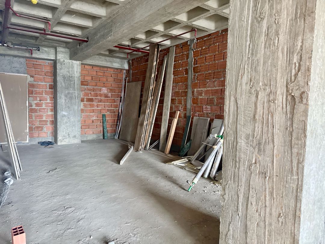 En Venta Oficina Doble Obra Gris Torre Madrid. Las Mercedes Caracas