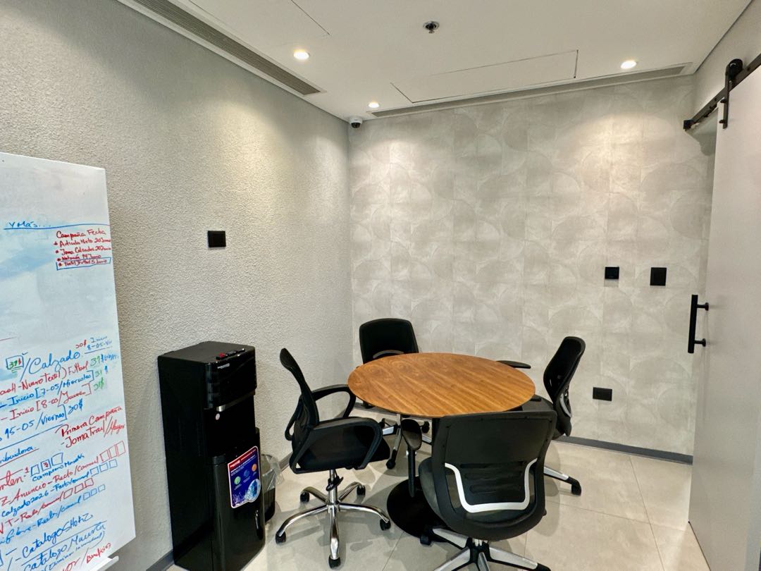 En Venta Oficina Doble Remodelada Torre Madrid Las Mercedes Caracas