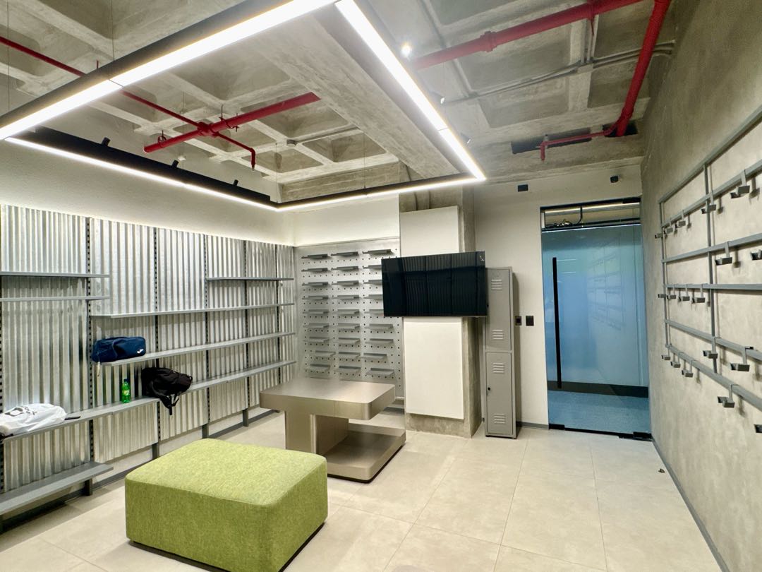 En Venta Oficina Doble Remodelada Torre Madrid Las Mercedes Caracas