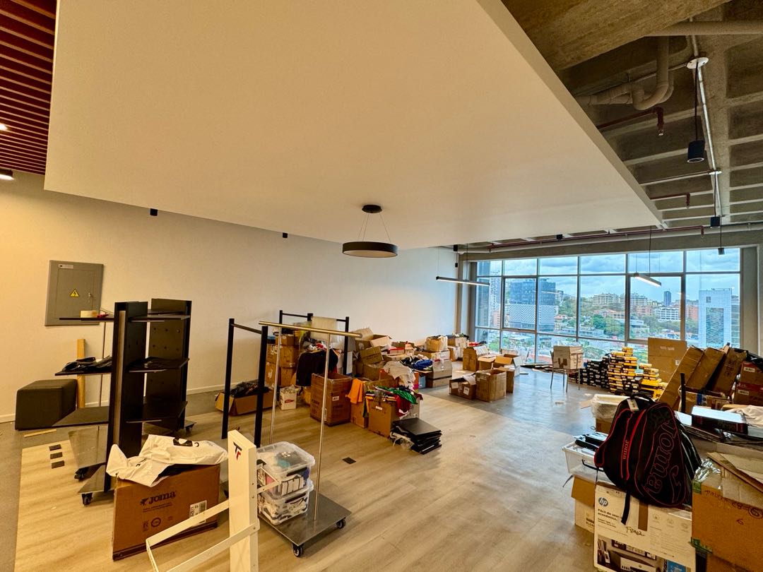 En Venta Oficina Remodelada Torre Madrid Las Mercedes Baruta Caracas