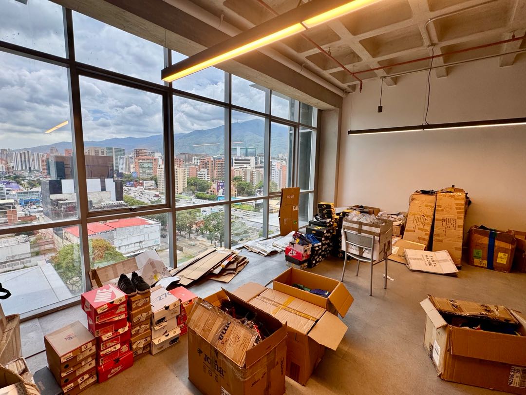 En Venta Oficina Remodelada Torre Madrid Las Mercedes Baruta Caracas