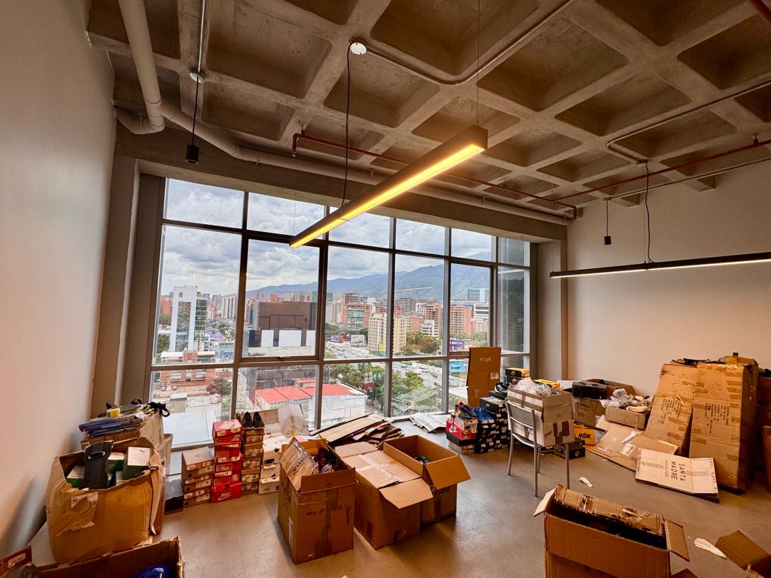 En Venta Oficina Remodelada Torre Madrid Las Mercedes Baruta Caracas
