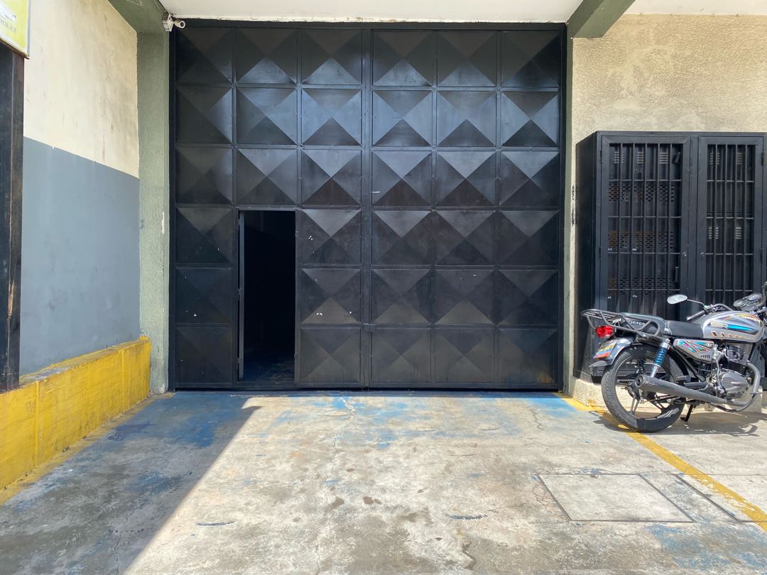 Galpón en alquiler calle Peña con Av Aranzazu Valencia Ej-9797367