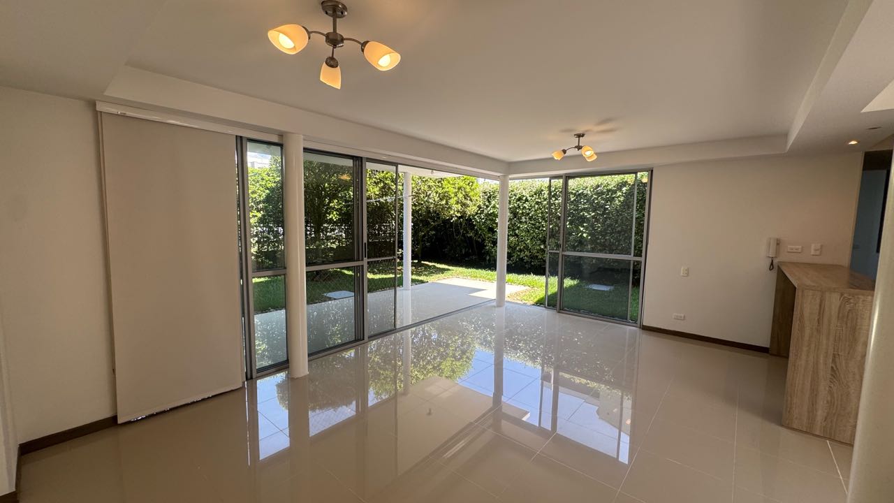 HERMOSA CASA EN VENTA EN ALFAGUARA Jamundí 177m2 lote214m2