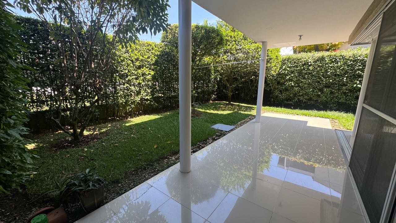 HERMOSA CASA EN VENTA EN ALFAGUARA Jamundí 177m2 lote214m2