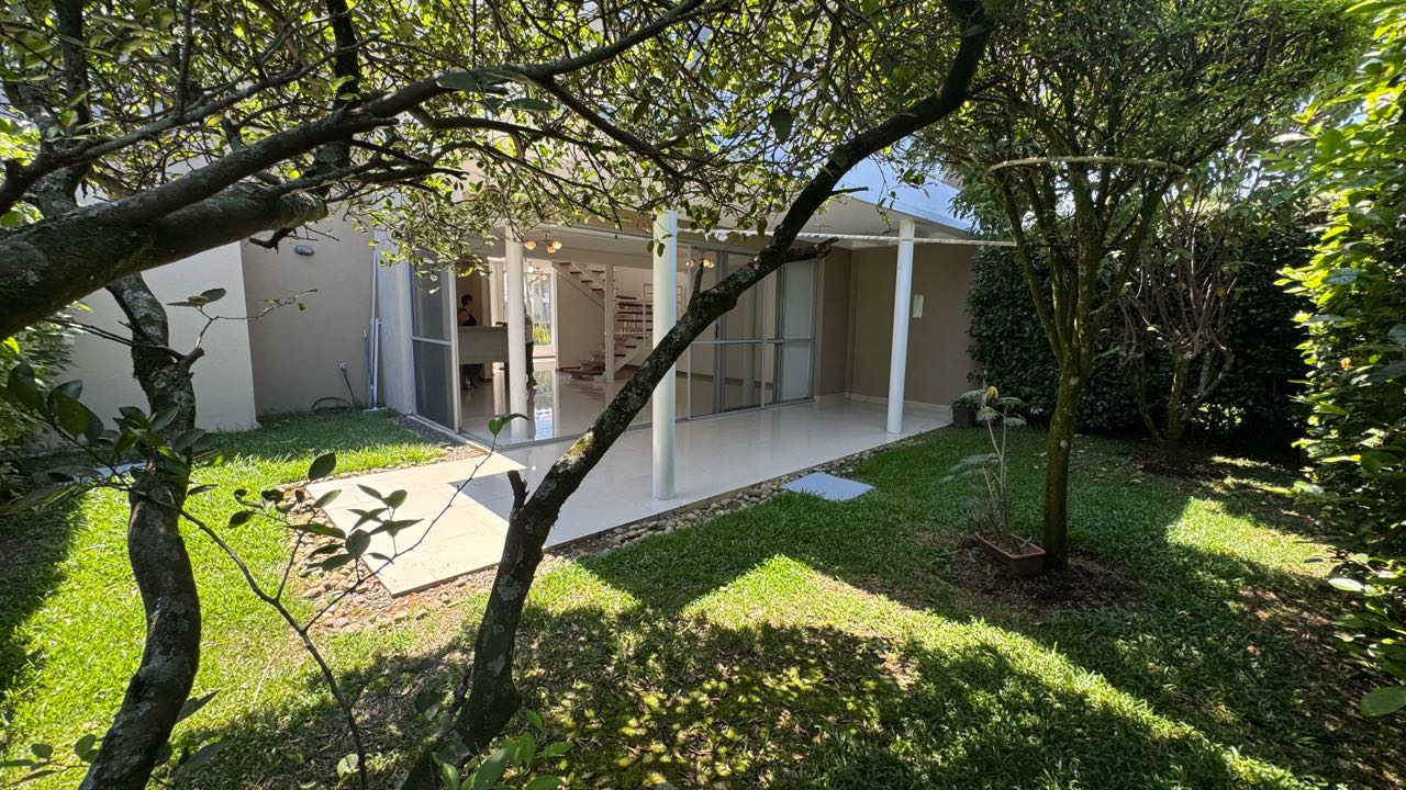 HERMOSA CASA EN VENTA EN ALFAGUARA Jamundí 177m2 lote214m2