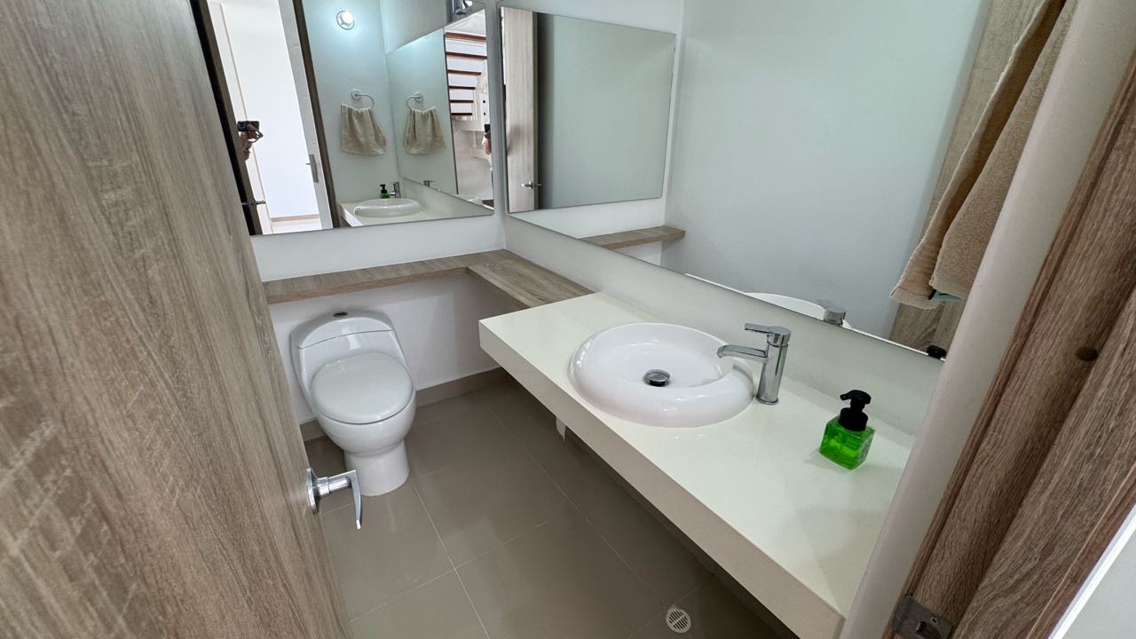 HERMOSA CASA EN VENTA EN ALFAGUARA Jamundí 177m2 lote214m2