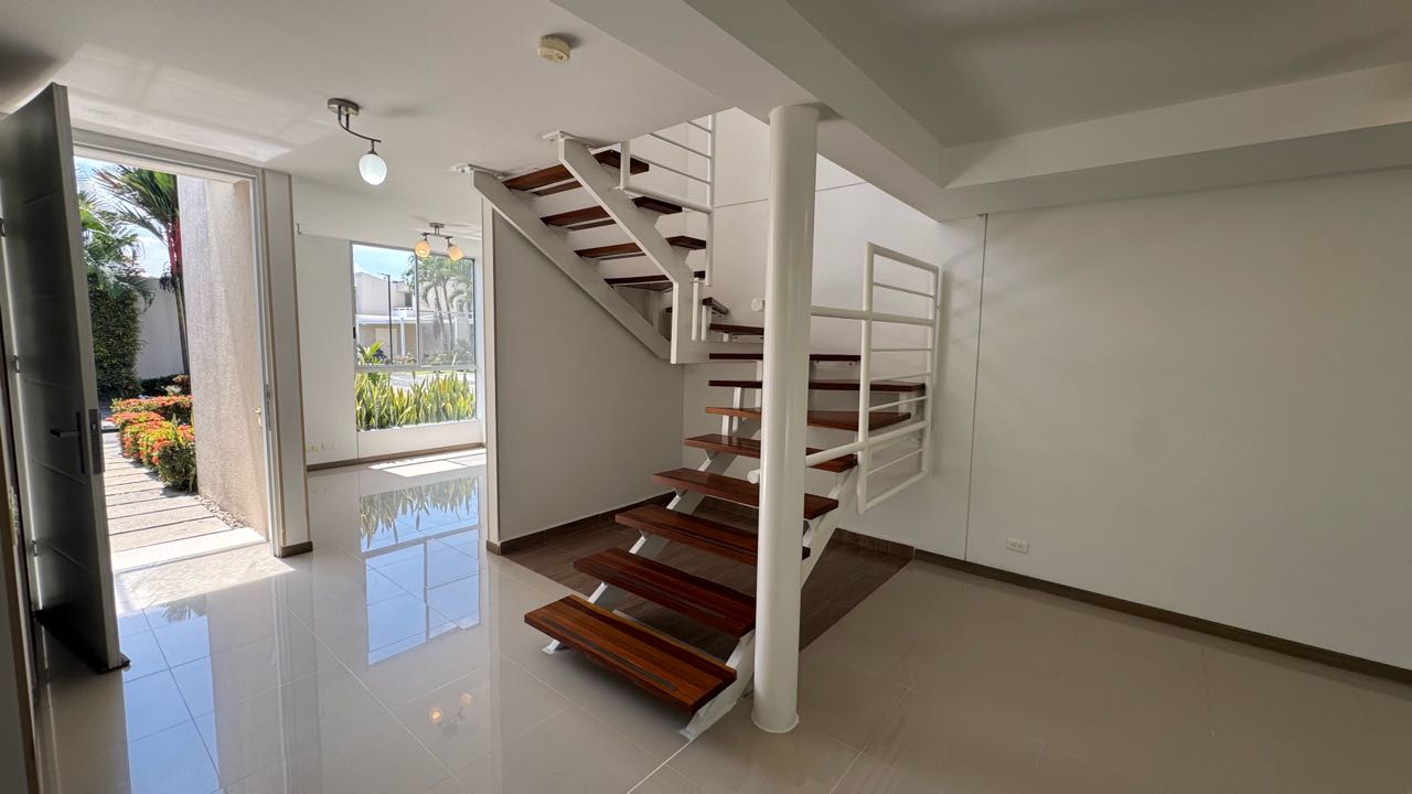 HERMOSA CASA EN VENTA EN ALFAGUARA Jamundí 177m2 lote214m2