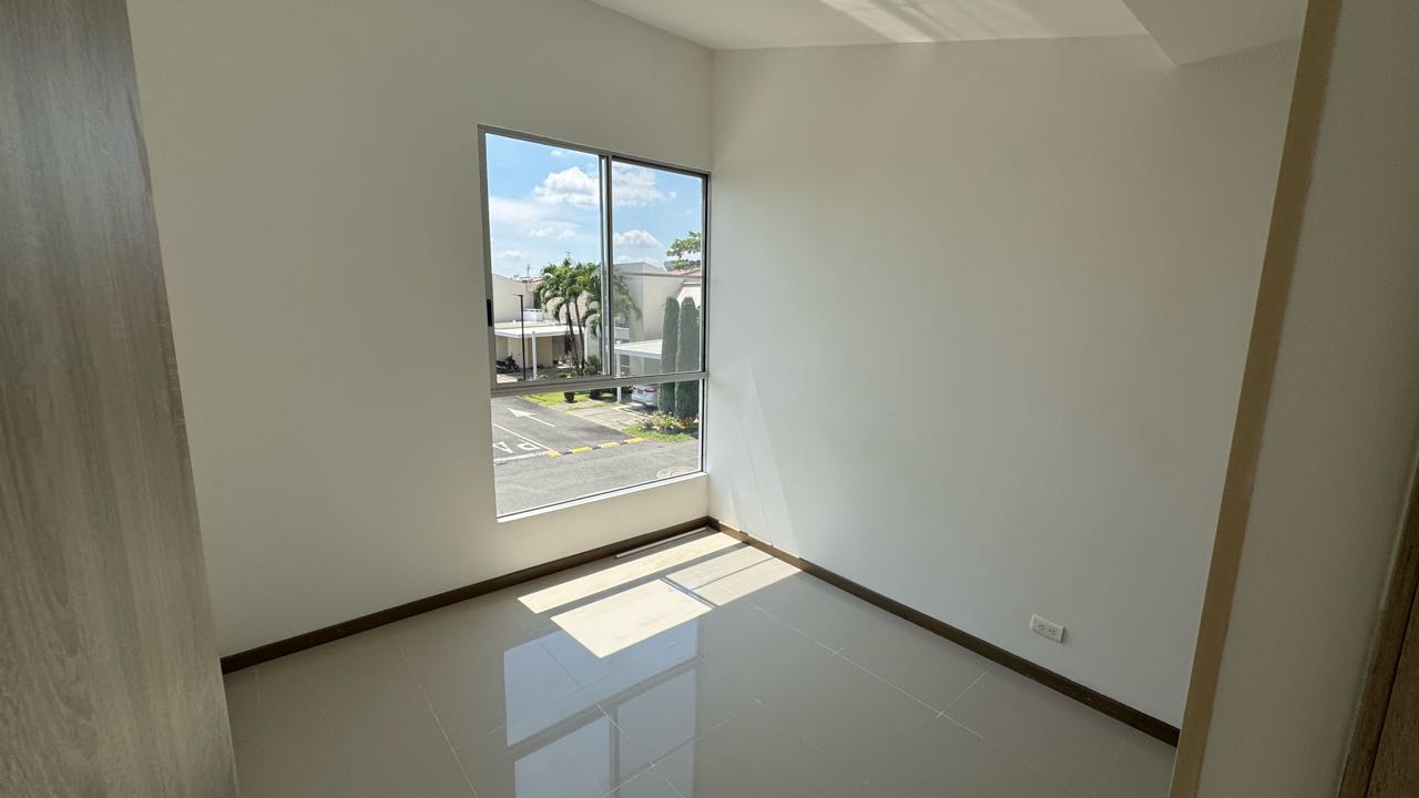 HERMOSA CASA EN VENTA EN ALFAGUARA Jamundí 177m2 lote214m2