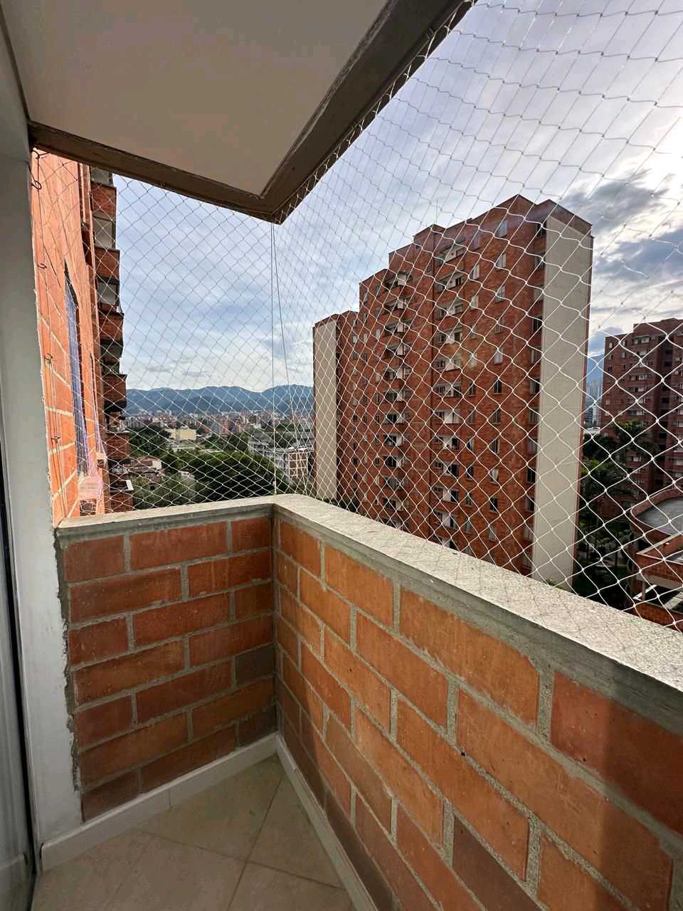 Hermoso Apartamento Amoblado, Los Colores, Medellín