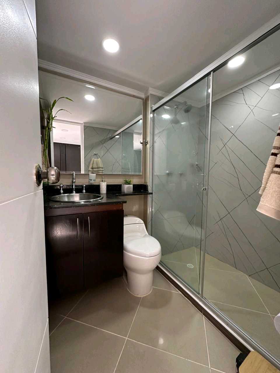 Hermoso Apartamento Amoblado, Los Colores, Medellín