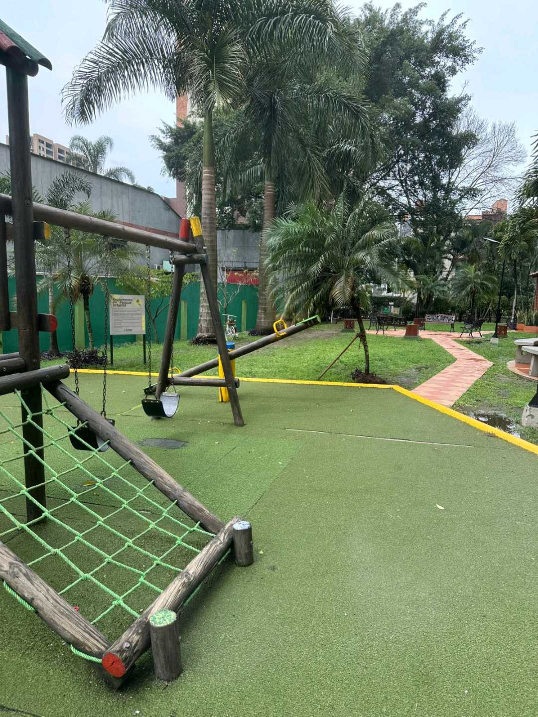 Hermoso Apartamento Amoblado, Los Colores, Medellín