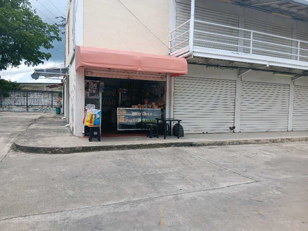 LOCAL COMERCIAL EN ALQUILER EN CC SAN FRANCISCO TOCUYITO ML-9388216 - Foto 1