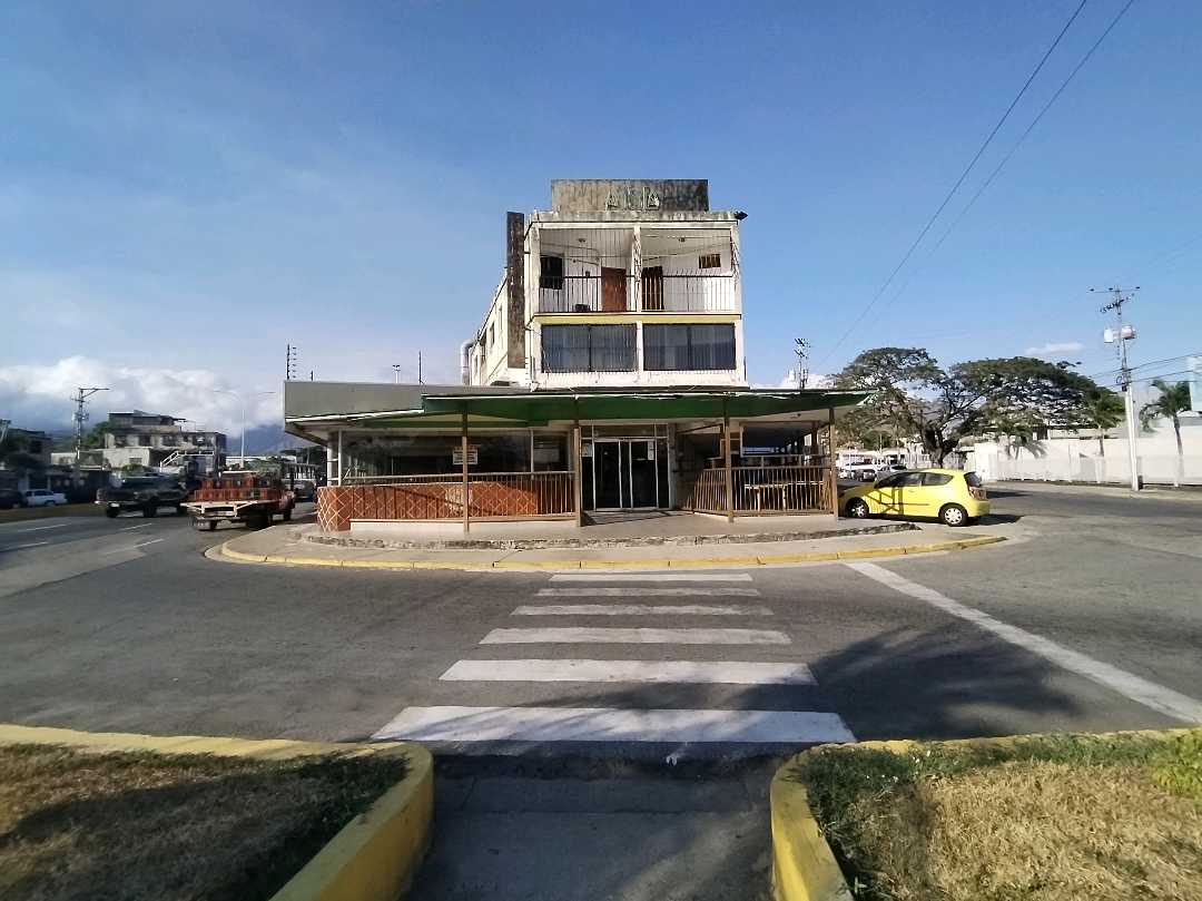 Local Comercial en Venta  en Naguanagua.  EM-9751398 - Foto 1