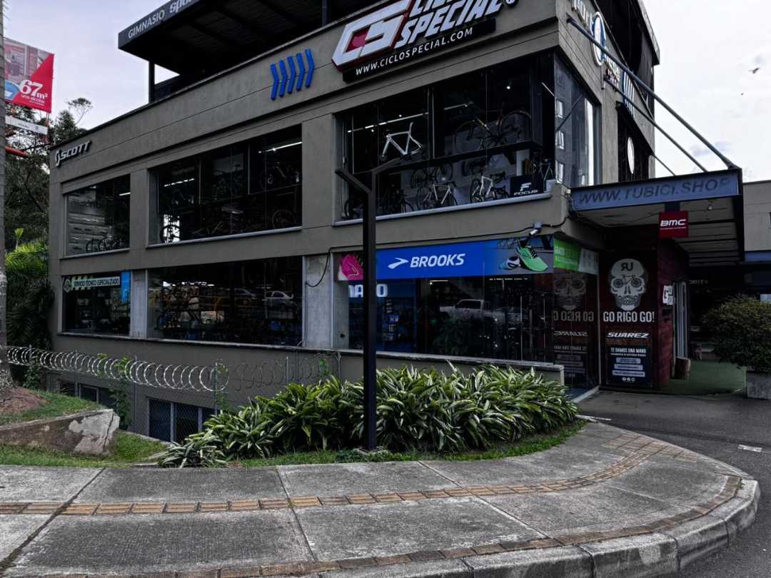 Local comercial en venta u Oficina  arriendo Palmas