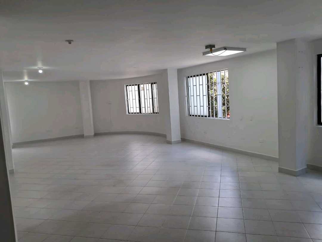 Local comercial Envigado cerca al parque 140mts2