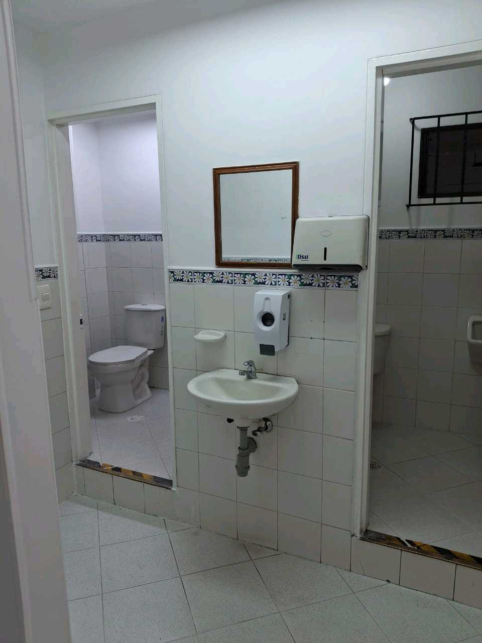 Local comercial Envigado cerca al parque 140mts2