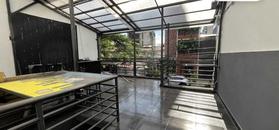 Local comercial Provenza u Oficina 350mts