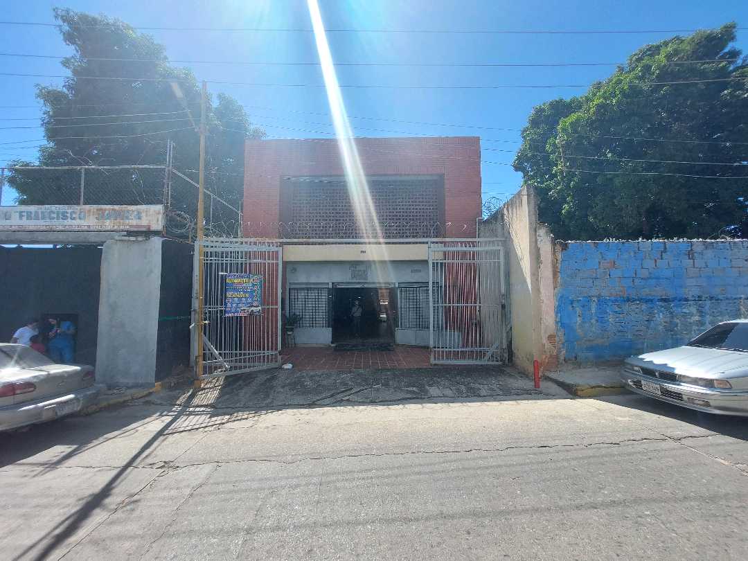 LOCAL COMERCIAL TIPO GALPON EN VENTA CENTRO DE VALENCIA JO-8434358 - Foto 2
