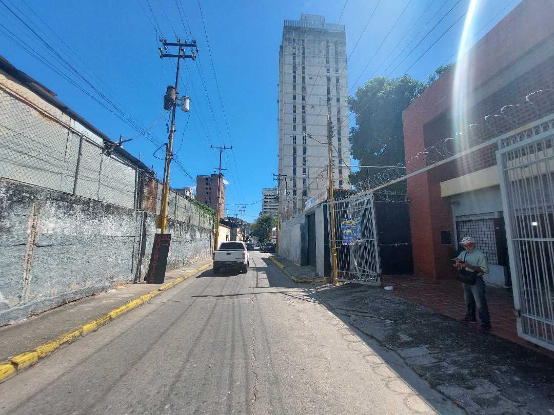 LOCAL COMERCIAL TIPO GALPON EN VENTA CENTRO DE VALENCIA JO-8434358 - Foto 3