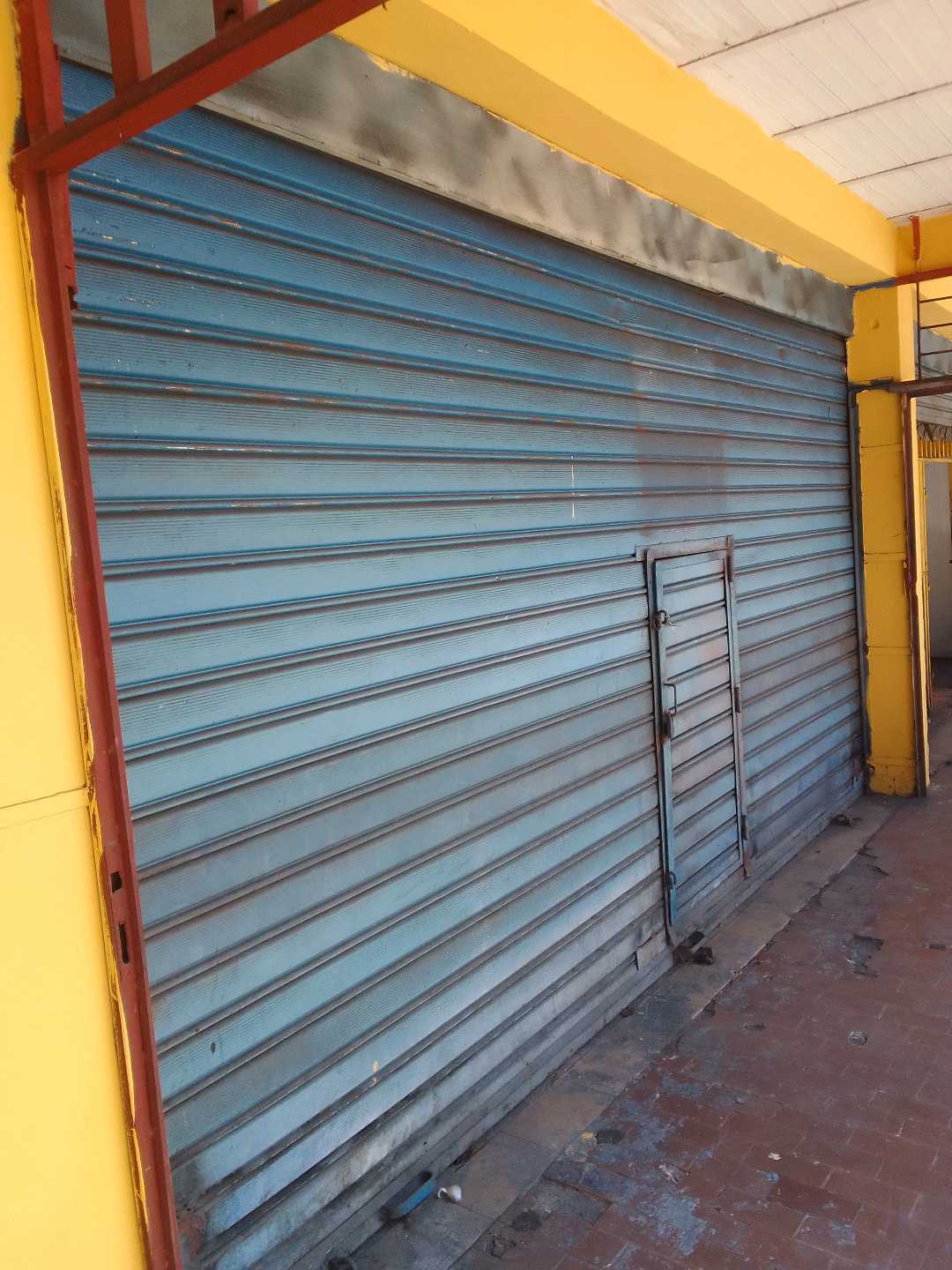 Local en alquiler Av Fernando Figueredo c/c Comercio JR-9804225 - Foto 2