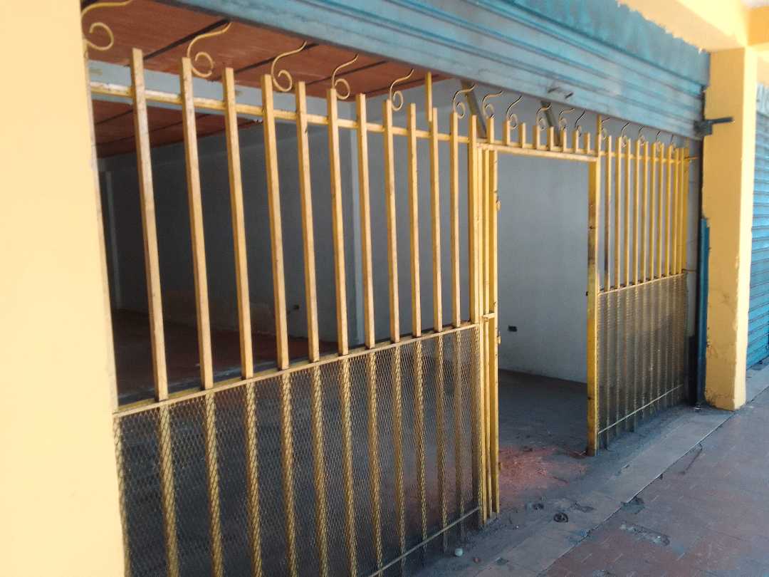 Local en alquiler Av Fernando Figueredo c/c Comercio JR9804247 - Foto 3