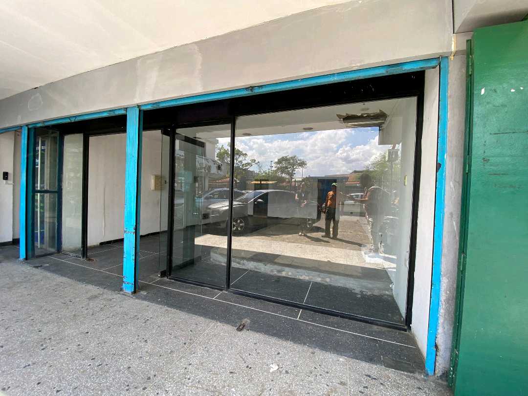 Local en alquiler Av universidad Naguanagua CC HV-9799223