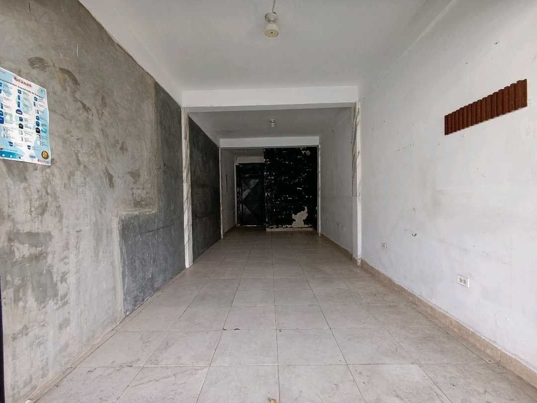 Local en alquiler en Naguanagua Av. Principal HV-9795175 - Foto 1