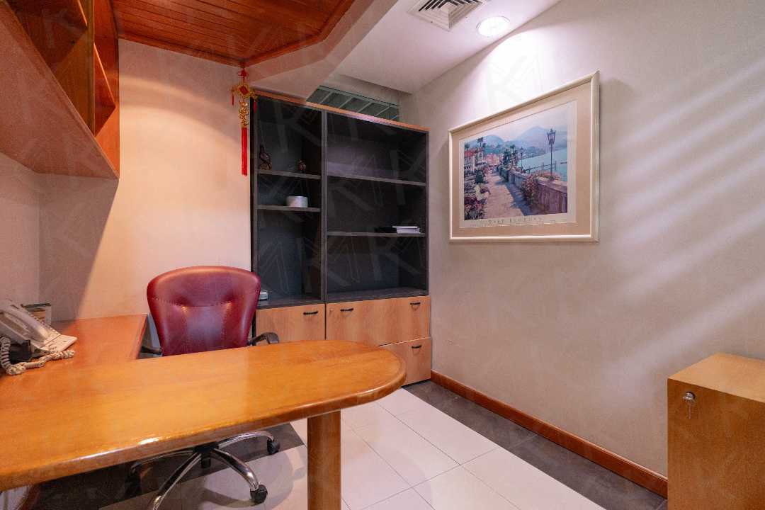 Los cortijos (Torre Corimon) - Oficina en venta