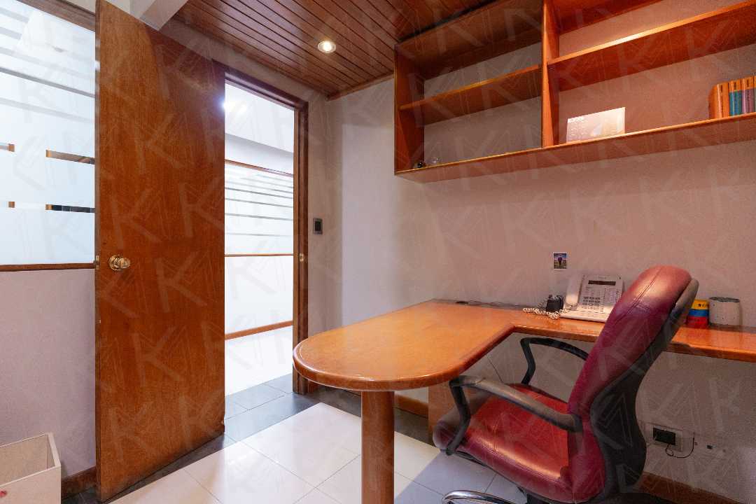 Los cortijos (Torre Corimon) - Oficina en venta