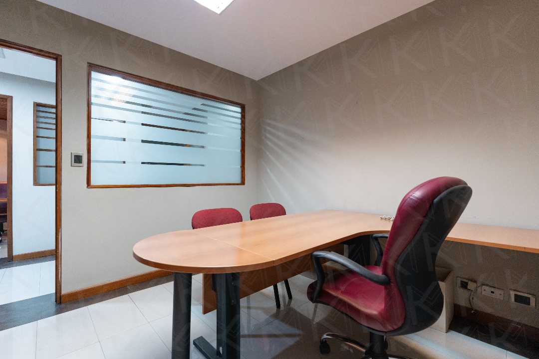 Los cortijos (Torre Corimon) - Oficina en venta