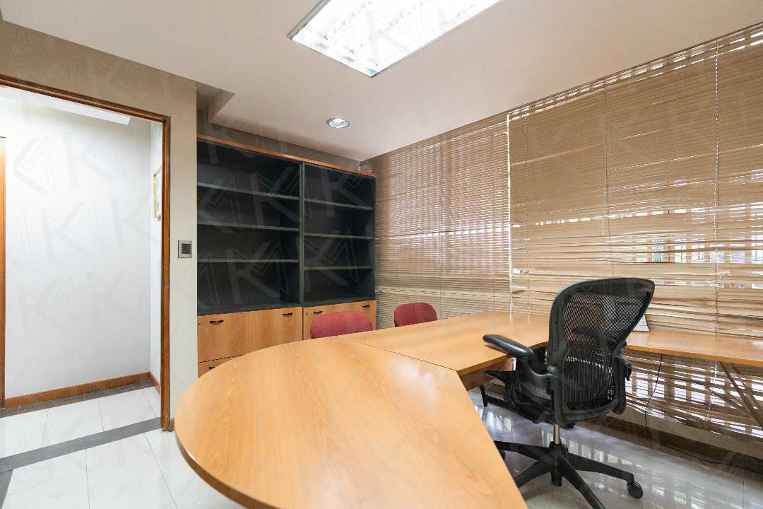 Los cortijos (Torre Corimon) - Oficina en venta