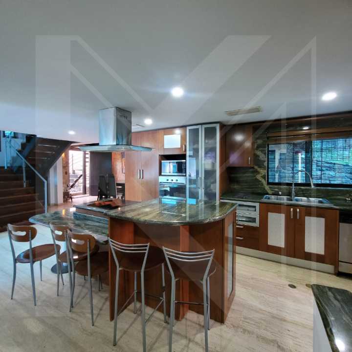 Los Robles - Casa en Venta