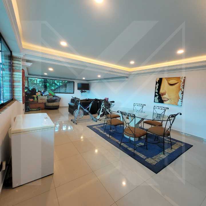 Los Robles - Casa en Venta