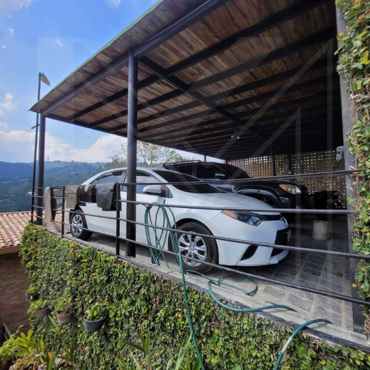 Los Robles - Casa en Venta