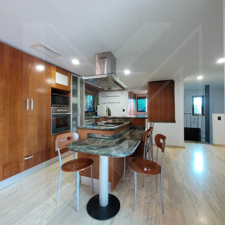 Los Robles - Casa en Venta