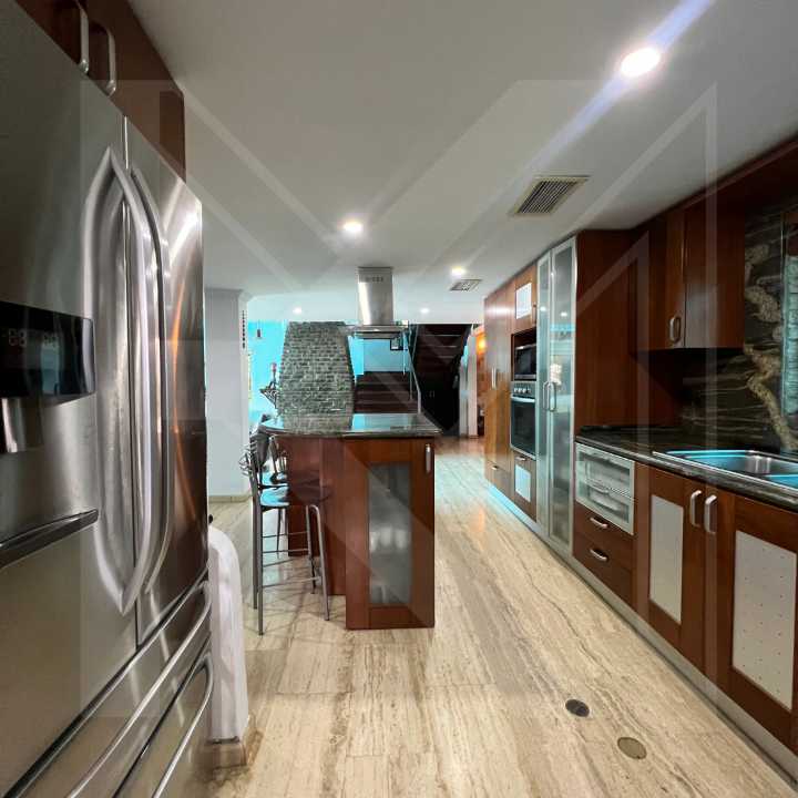 Los Robles - Casa en Venta
