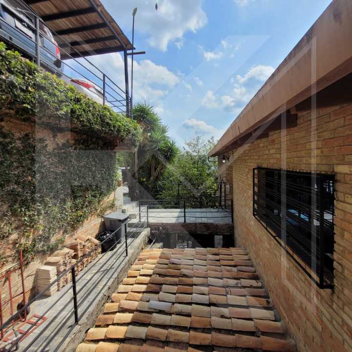 Los Robles - Casa en Venta