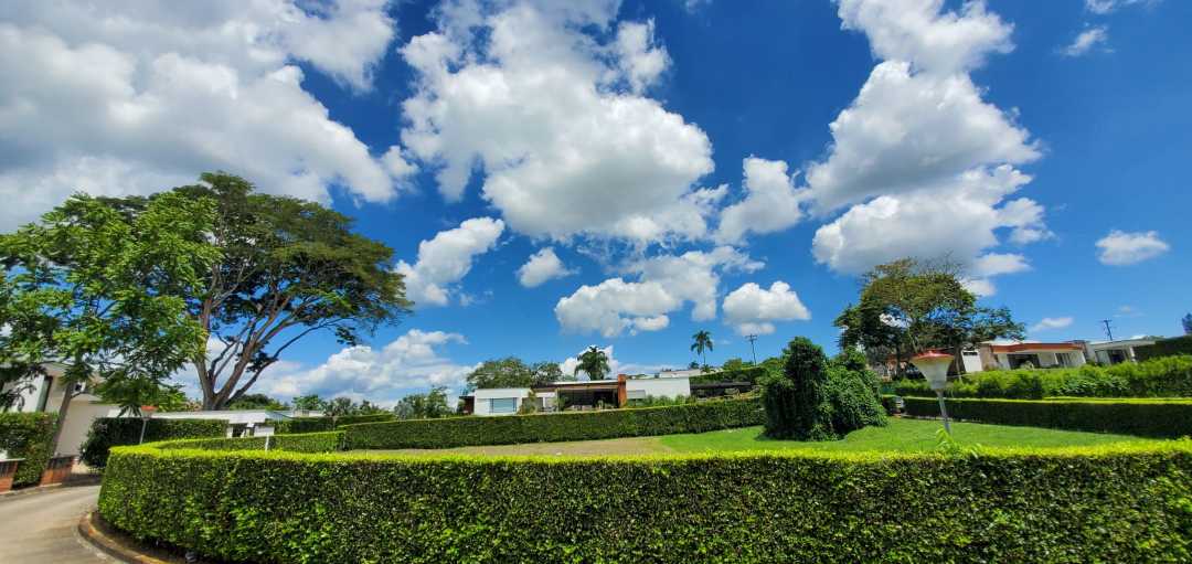 Imagen de Lote esquinero para la venta (T)