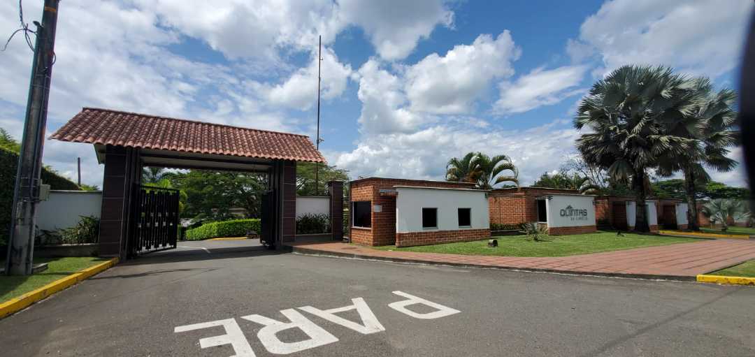 Imagen de Lote esquinero para la venta (T)