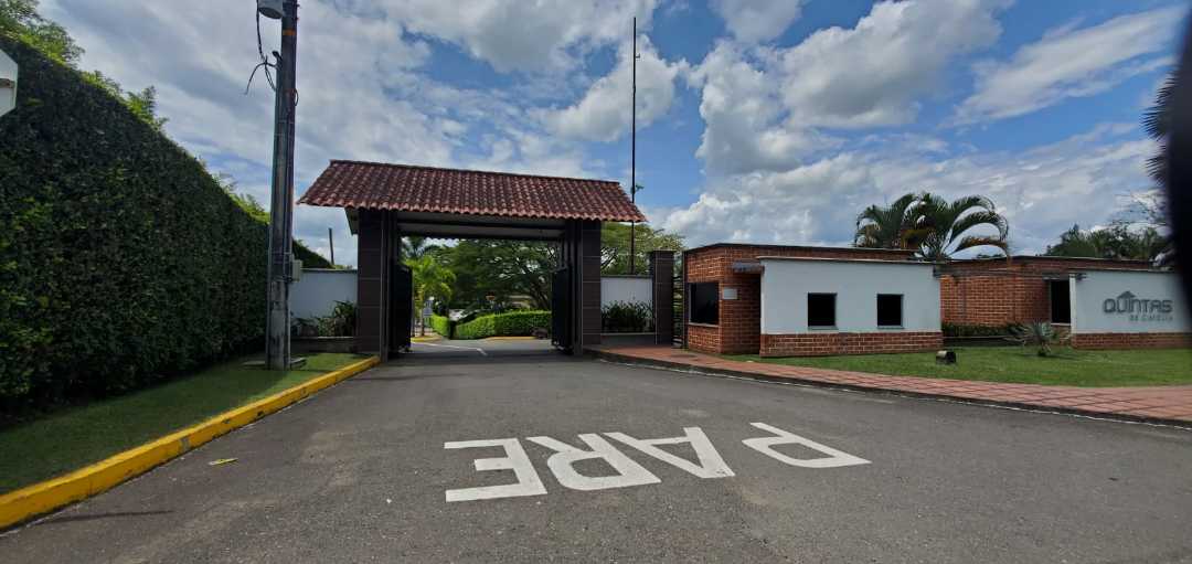 Imagen de Lote esquinero para la venta (T)
