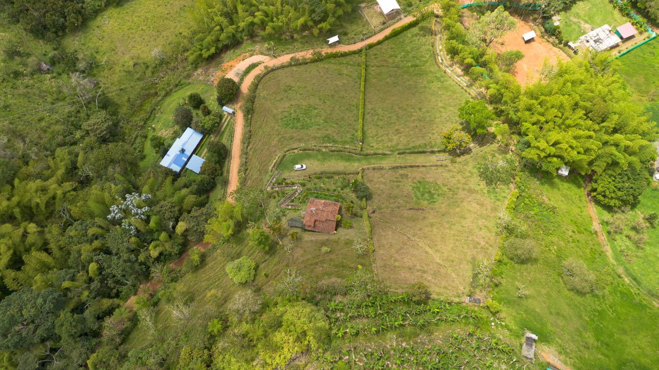 SE VENDE LOTES Y CABAÑA EN LAGO CALIMA DARIEN