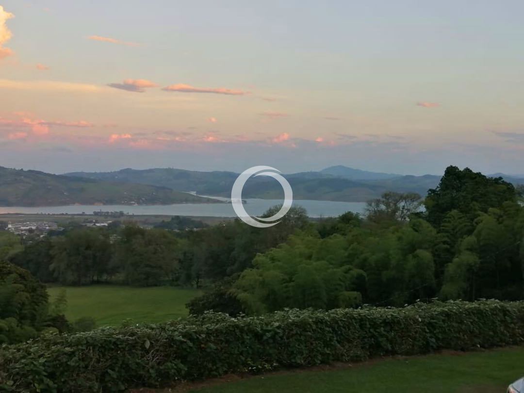 SE VENDE LOTES Y CABAÑA EN LAGO CALIMA DARIEN