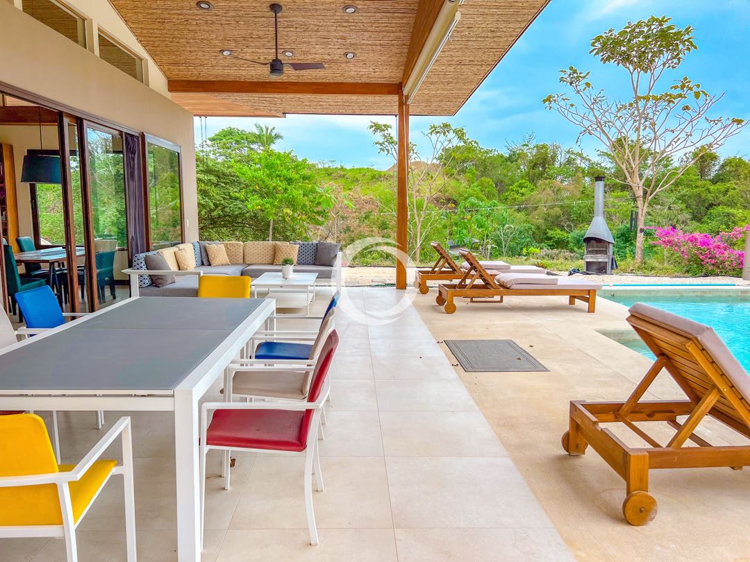 LUJOSA CASA CAMPESTRE EN SANTA TERESA COSTA RICA